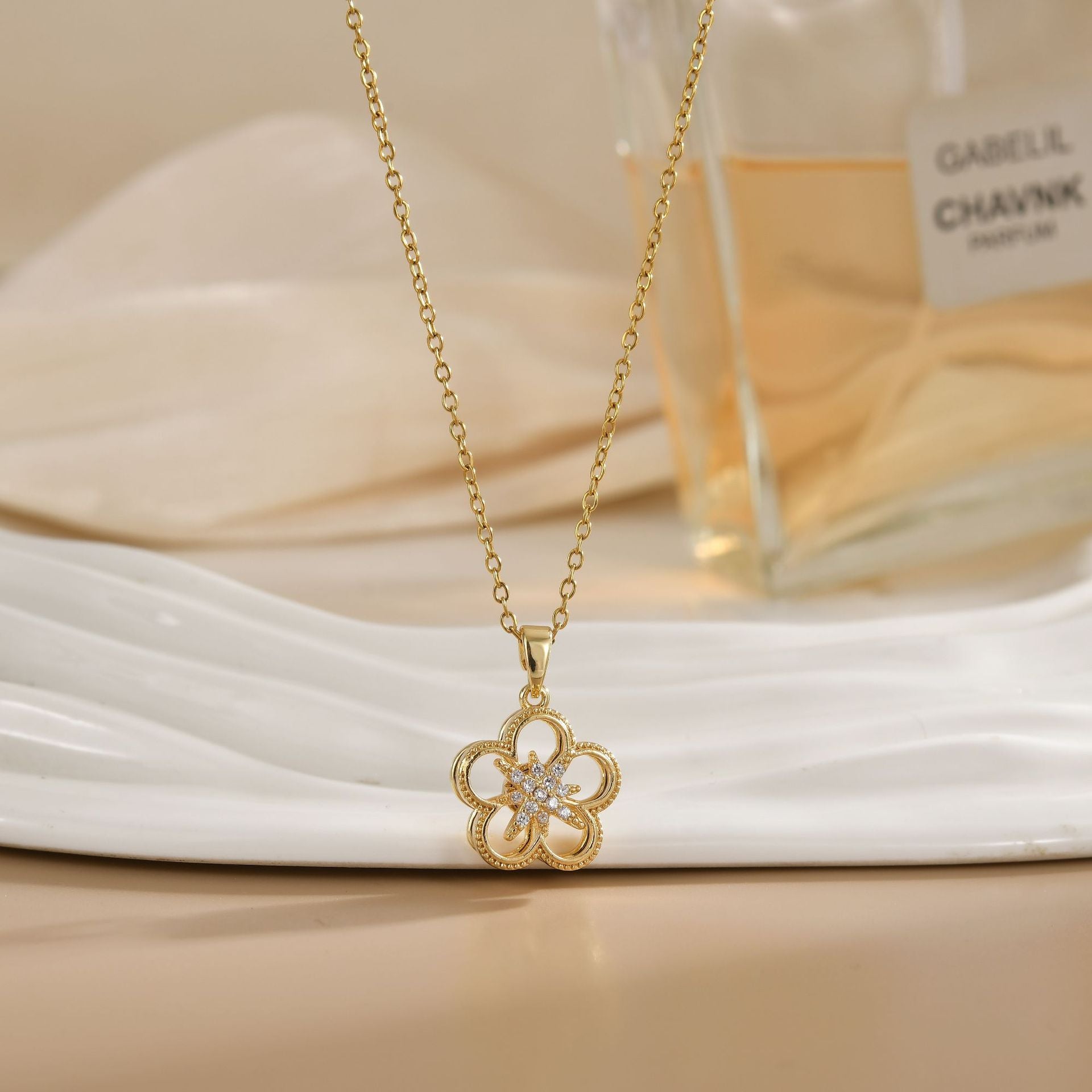 Rotating Zircon Flower Titanium Steel Necklace