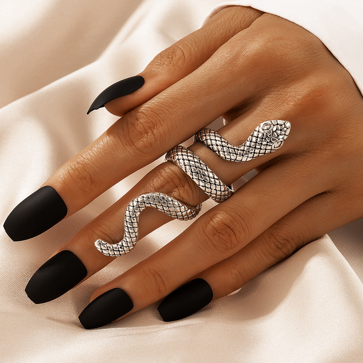 Snake Pattern Retro Ring