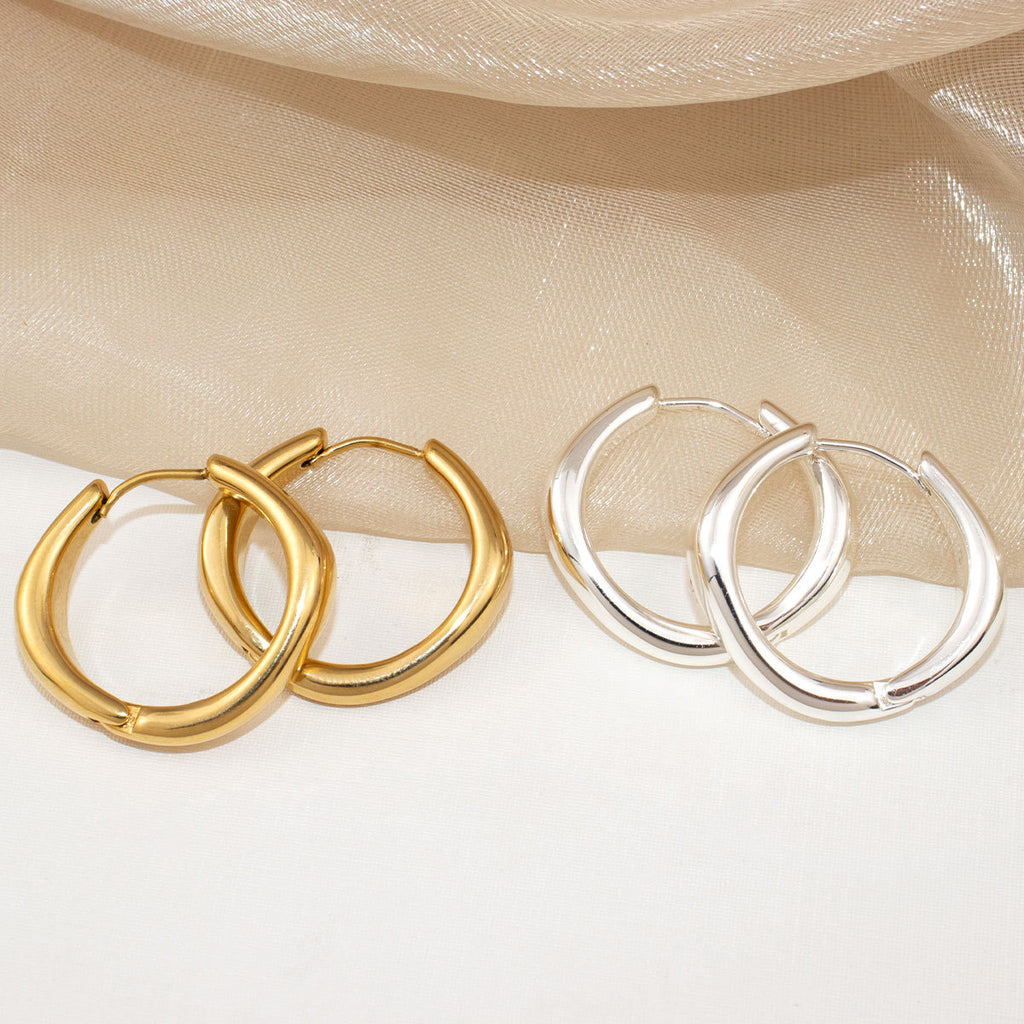 C- ring ear buckle
