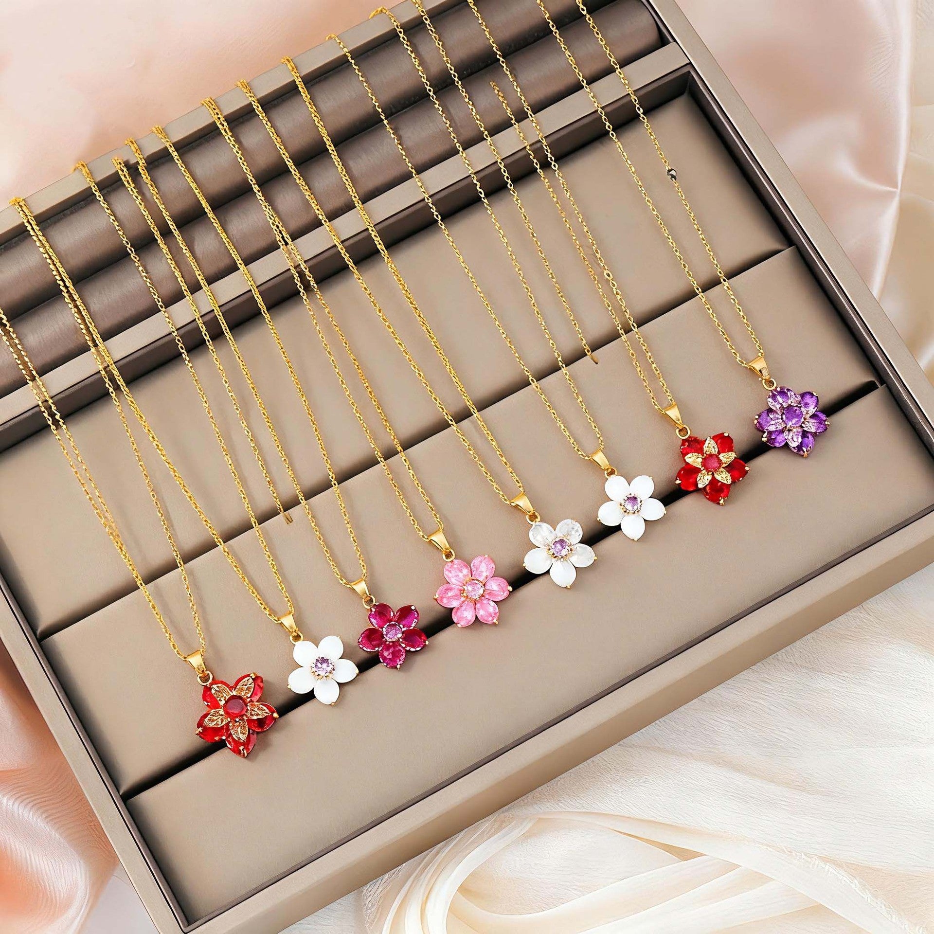 Rotatable Flower Zircon Necklace