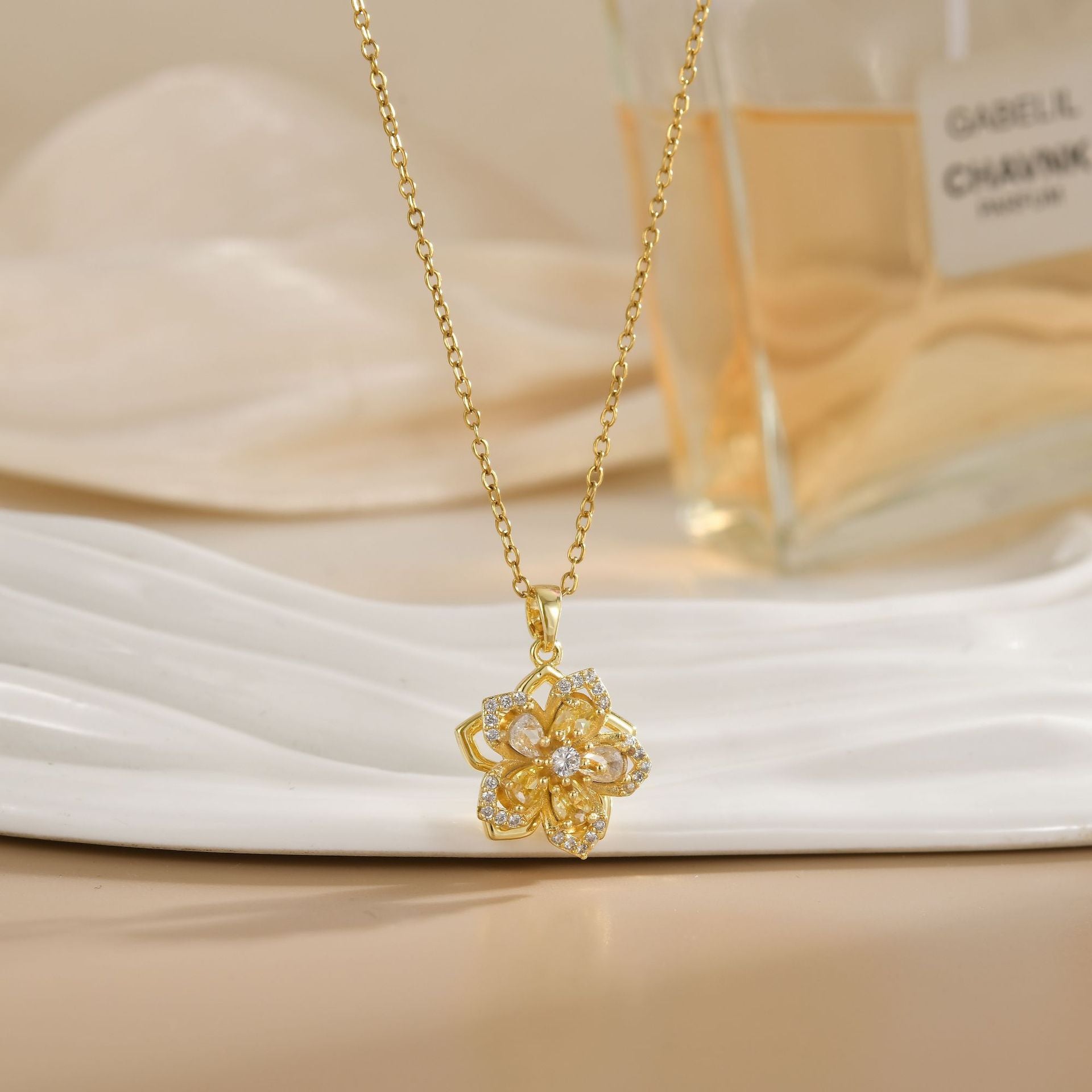 Rotating Zircon Flower Titanium Steel Necklace