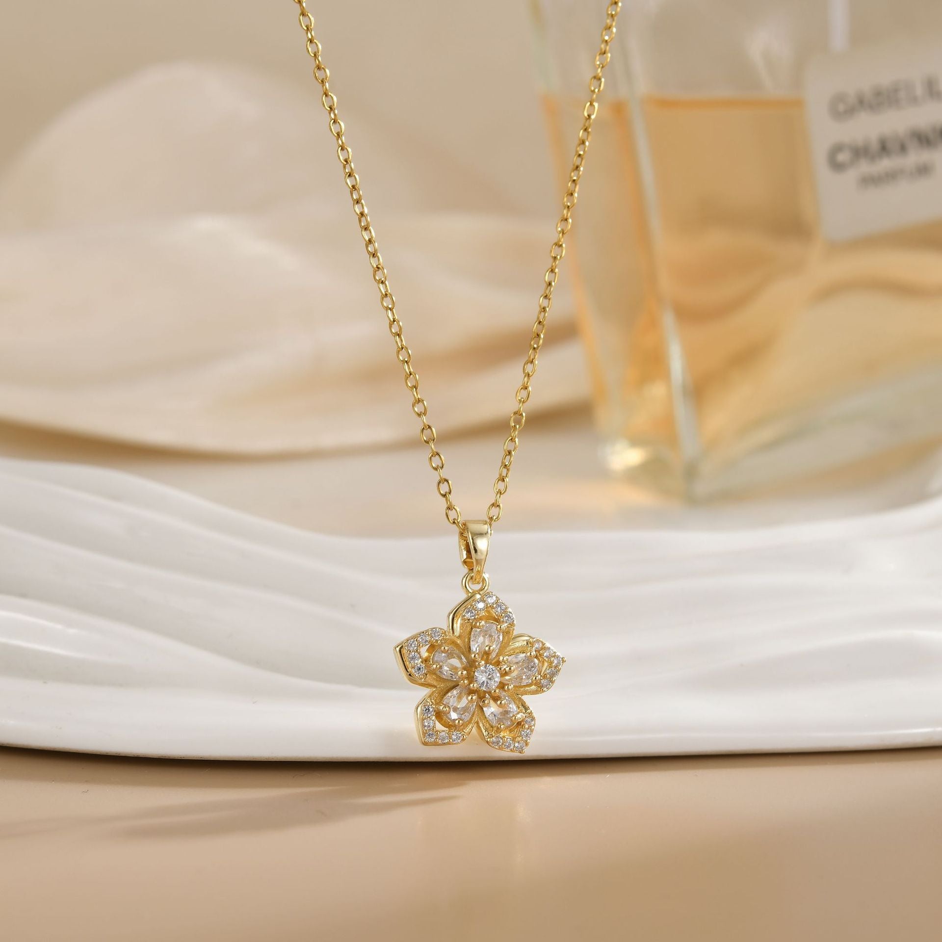 Rotating Zircon Flower Titanium Steel Necklace